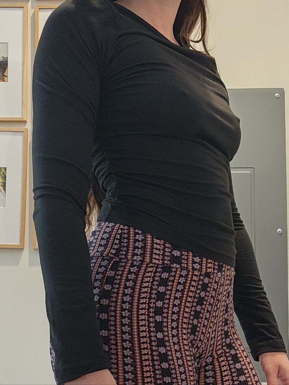 Women’s Black Long-Sleeve Crewneck Top With Ruched Sides